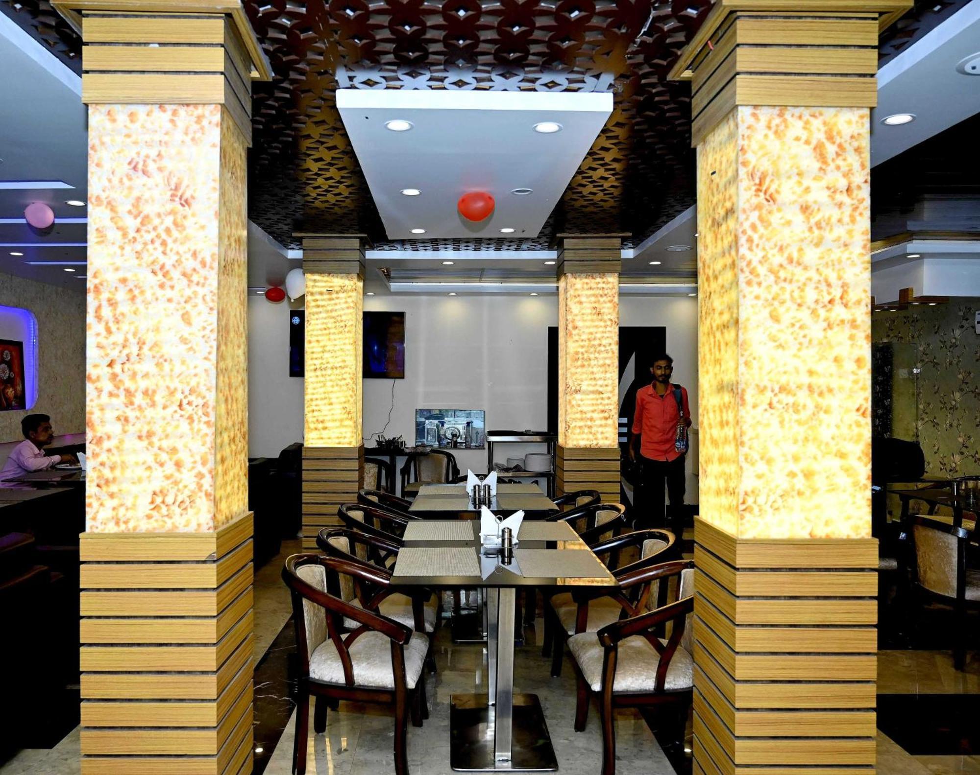 Super Hotel O Glance Inn Патна Екстериор снимка