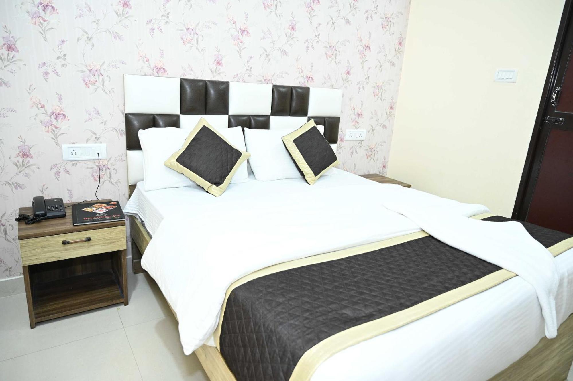 Super Hotel O Glance Inn Патна Екстериор снимка
