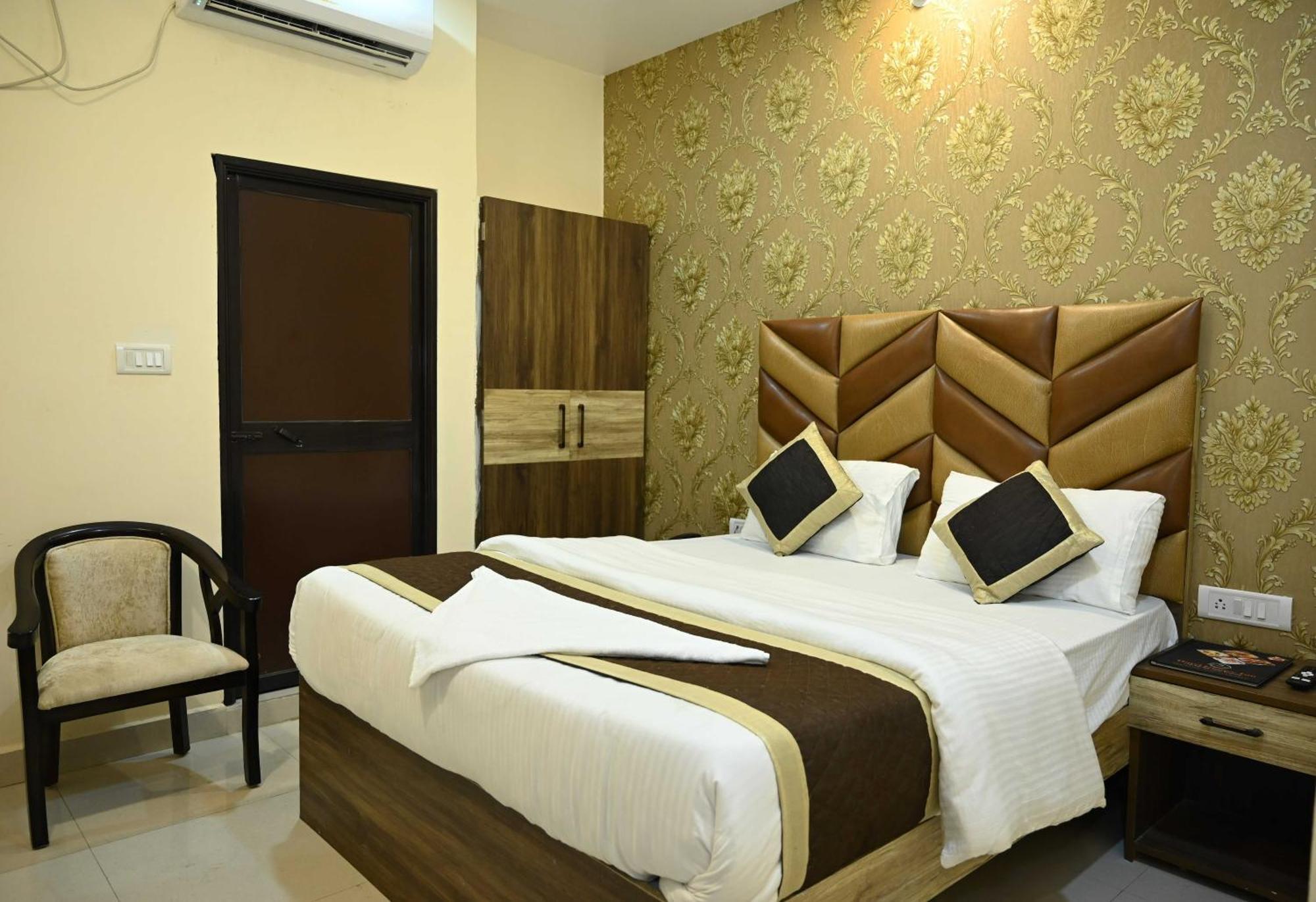 Super Hotel O Glance Inn Патна Екстериор снимка