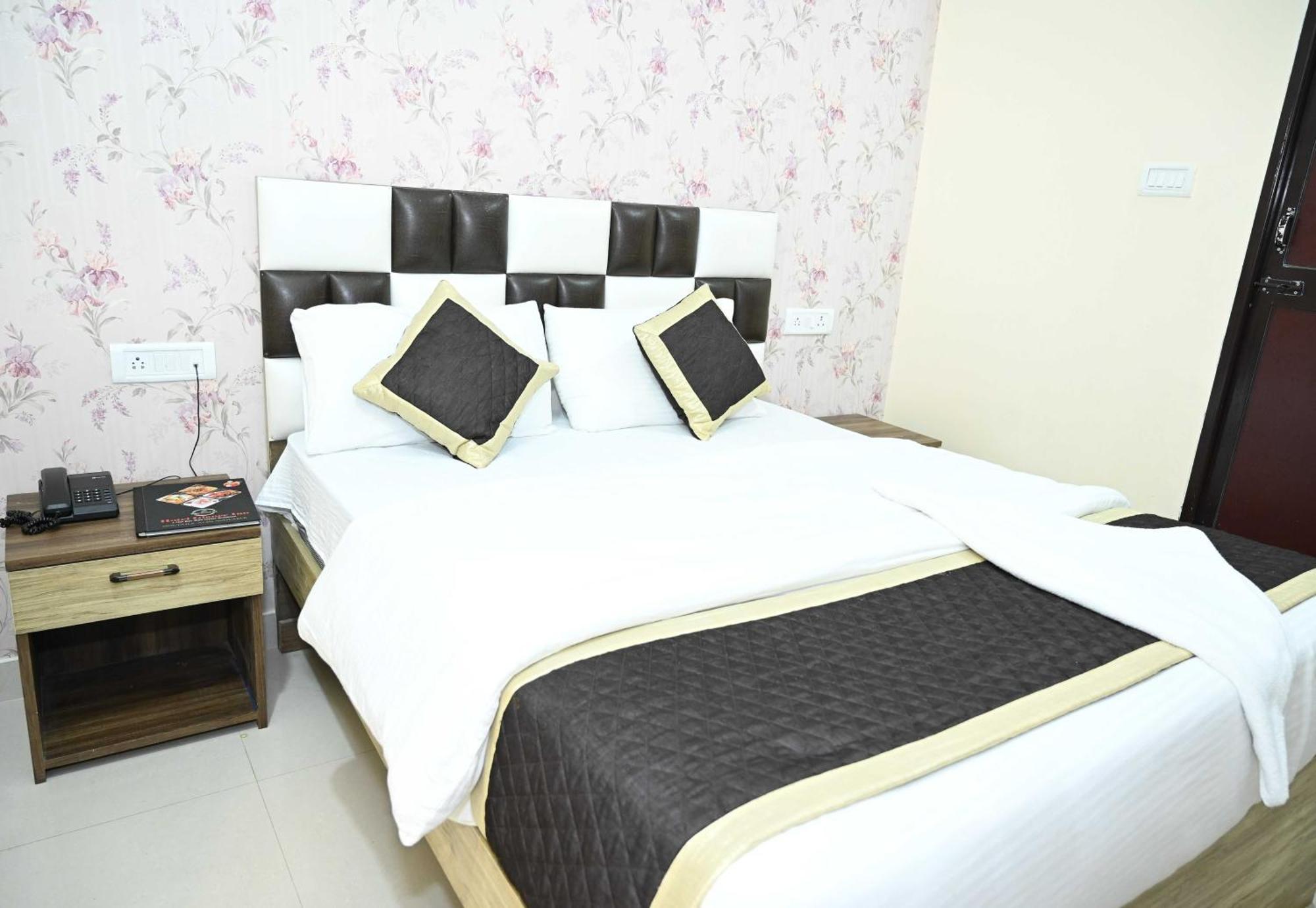 Super Hotel O Glance Inn Патна Екстериор снимка